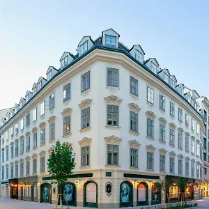 The Leo Grand Bécs