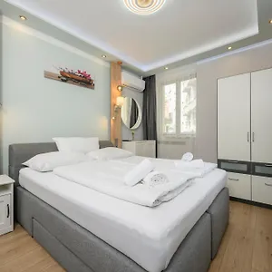 4* Aparthotel Elegance Palais Palffy